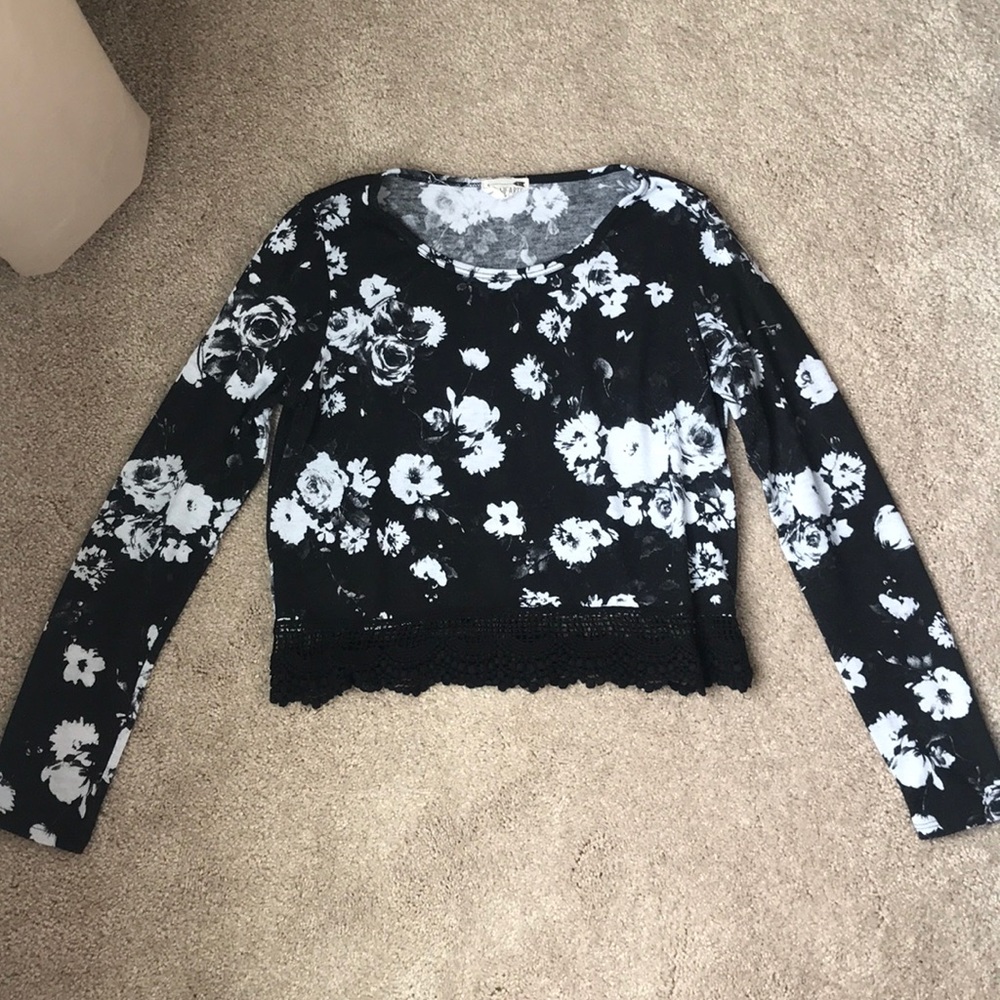 PacSun LA Hearts Long Sleeve Crop Top